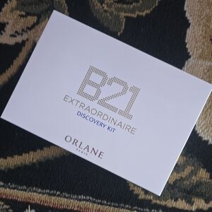 B21 Extraordinaire Discovery Kit Moisturizer - White